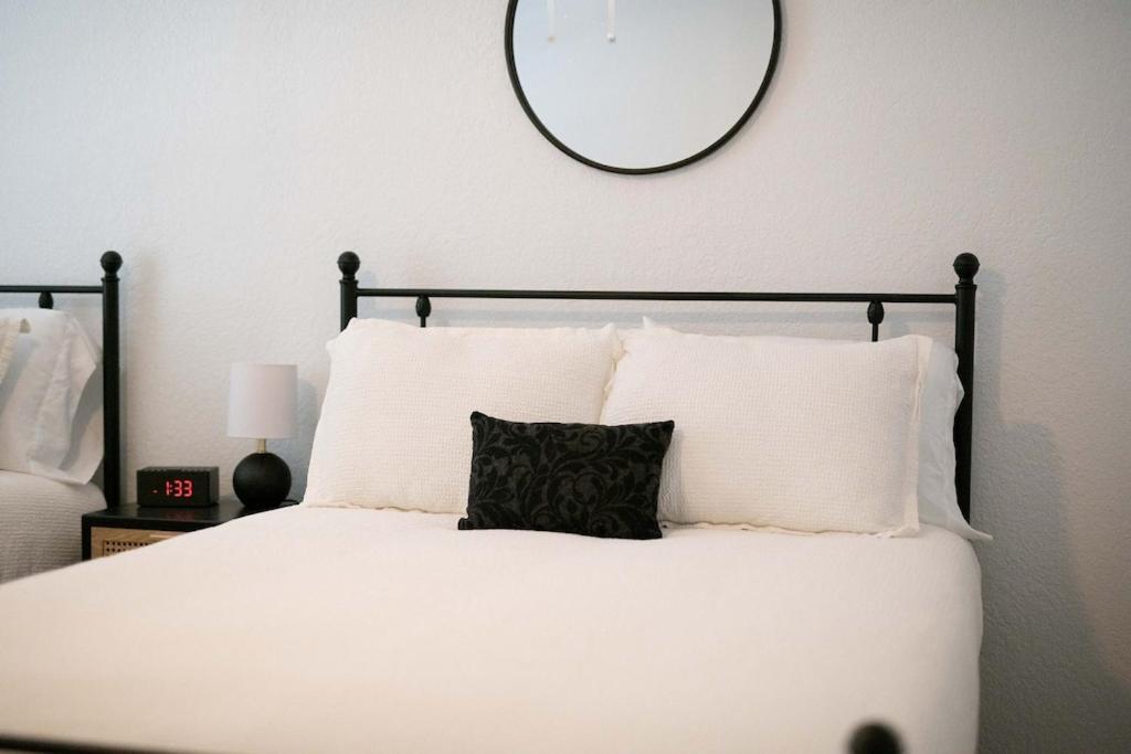 Timeless-Texas-Inn - Heated Pool Oasis & Lux Vibe Round Rock Eksteriør bilde