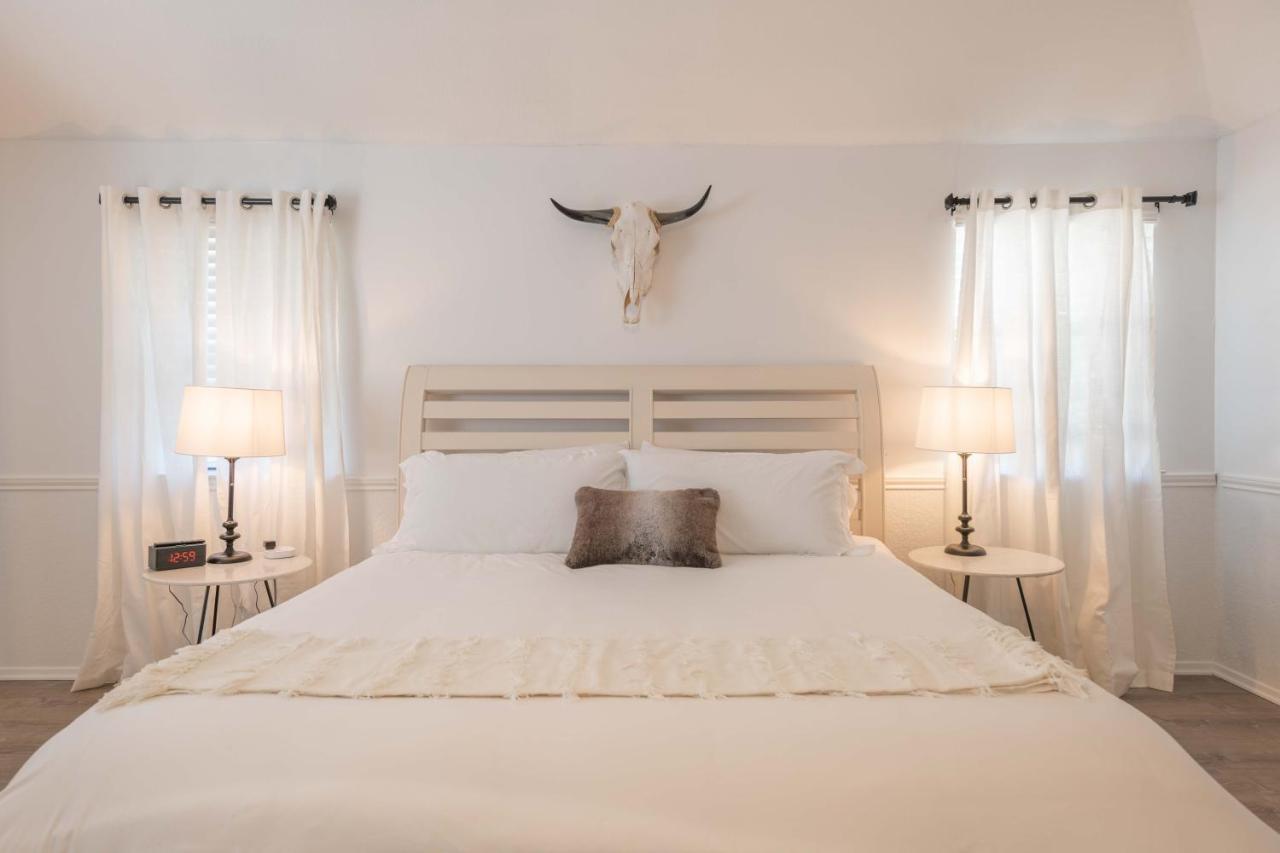 Timeless-Texas-Inn - Heated Pool Oasis & Lux Vibe Round Rock Eksteriør bilde