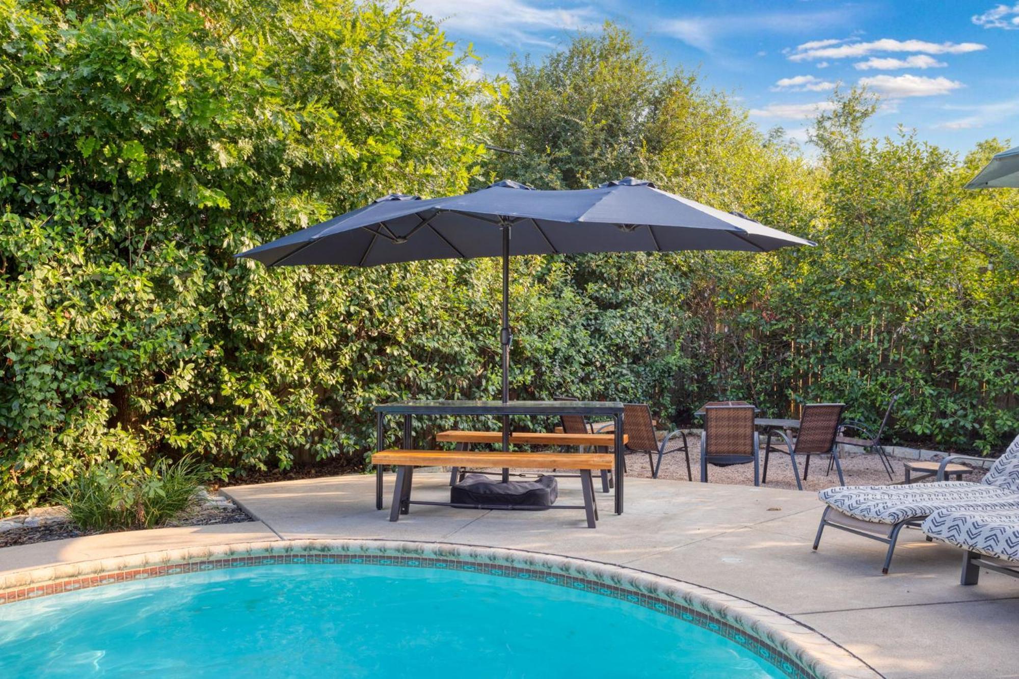 Timeless-Texas-Inn - Heated Pool Oasis & Lux Vibe Round Rock Eksteriør bilde